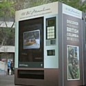 L'office du tourisme de Colombie Britannique a installé un distributeur de cadeaux.