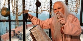 Le Père Fouras devient community manager de Fort Boyard